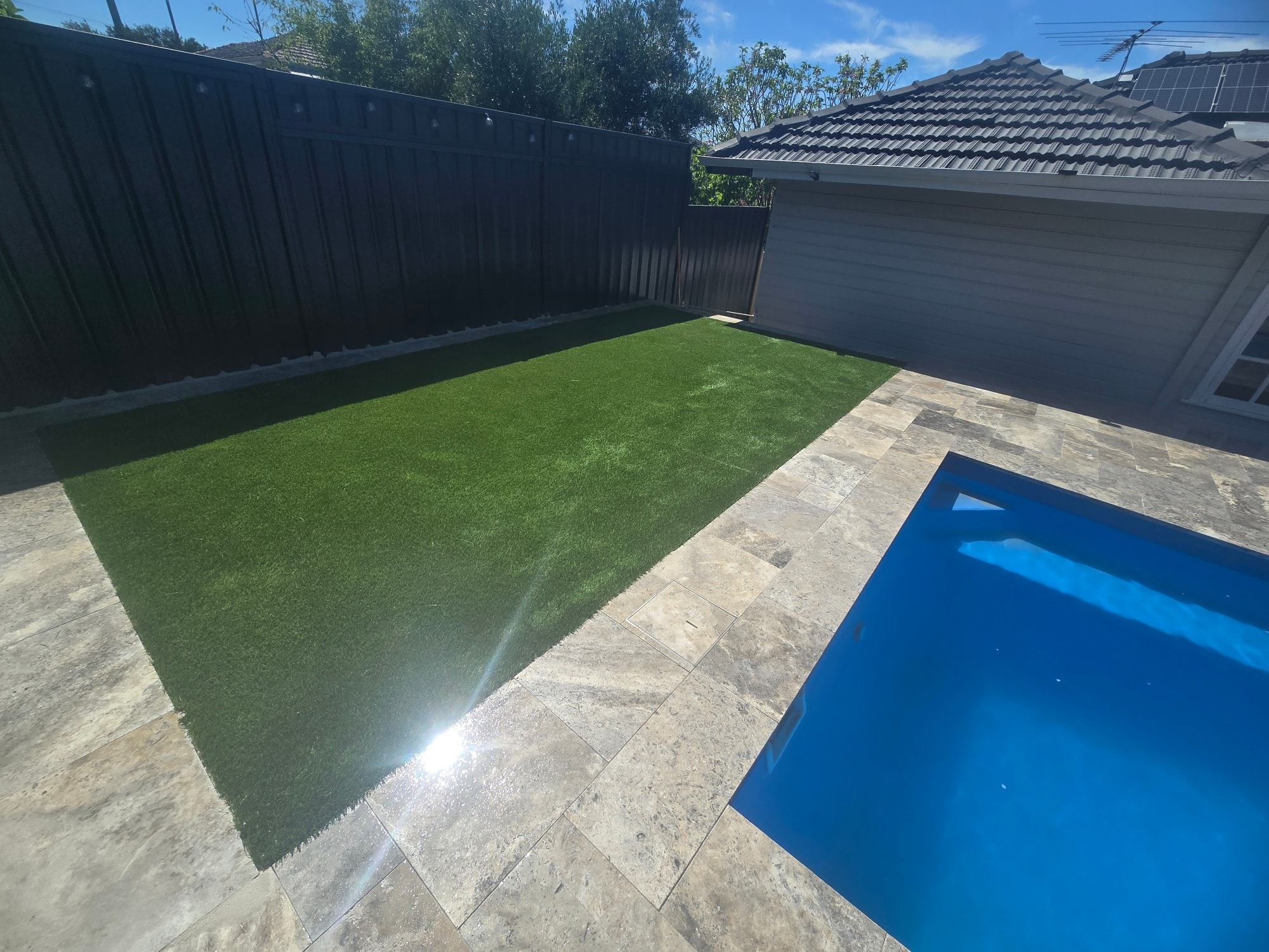 Travertine Pool Surround with Synthetic Lawn